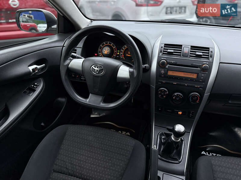 Седан Toyota Corolla 2011 в Одессе