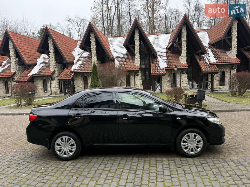 Седан Toyota Corolla 2008 в Львові