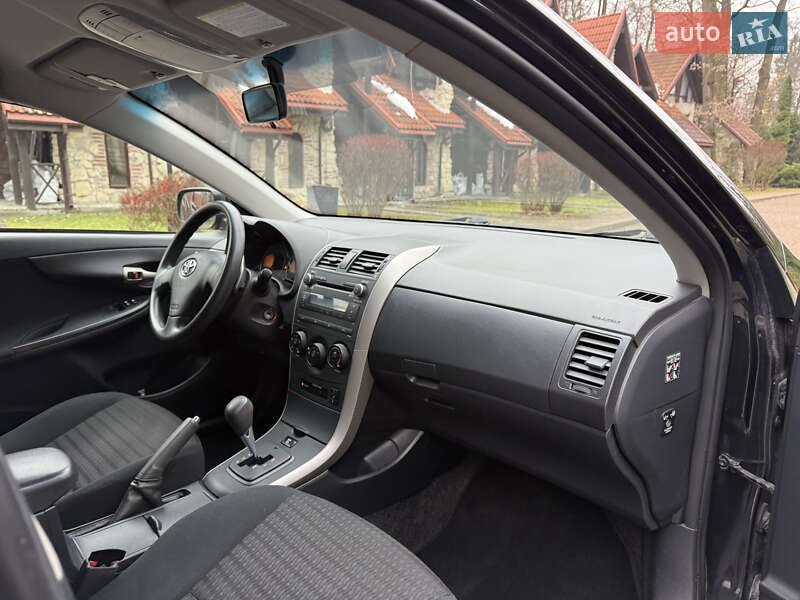 Седан Toyota Corolla 2008 в Львові