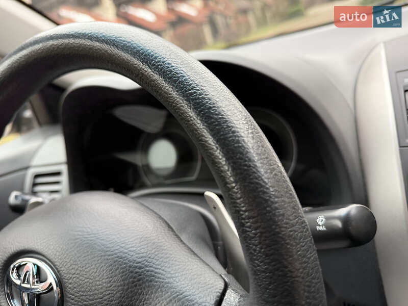 Седан Toyota Corolla 2008 в Львові