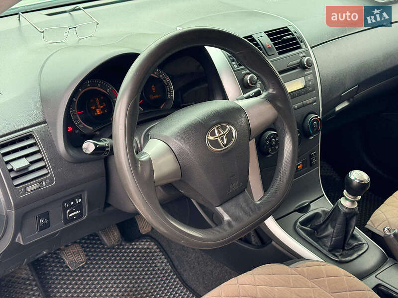 Седан Toyota Corolla 2010 в Вінниці