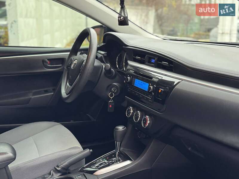Седан Toyota Corolla 2015 в Одесі
