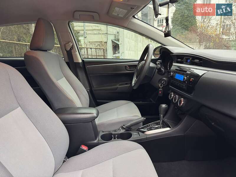 Седан Toyota Corolla 2015 в Одесі