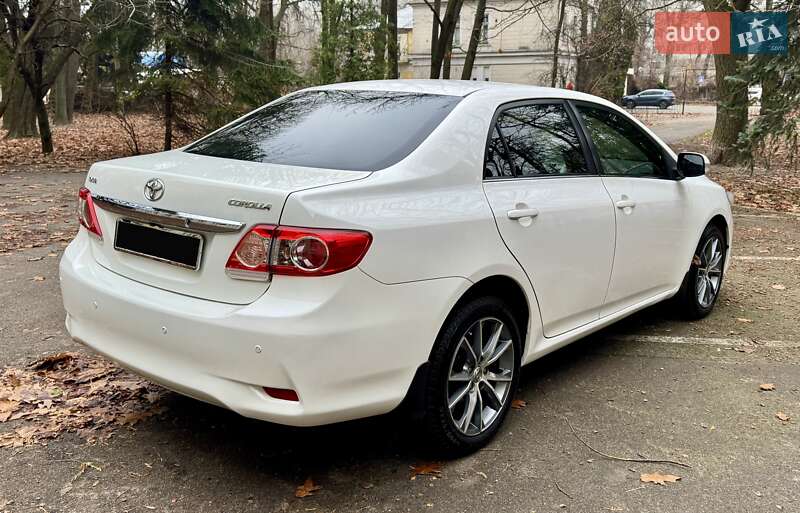 Седан Toyota Corolla 2012 в Києві