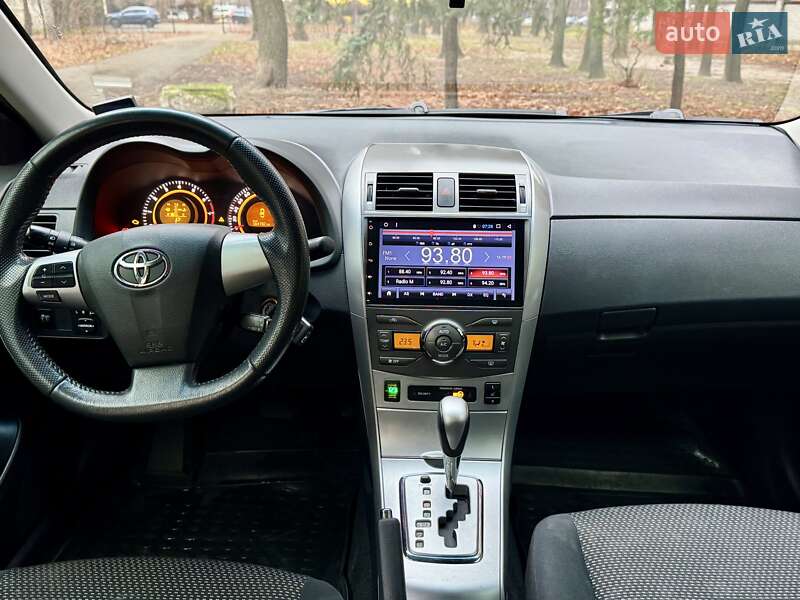 Седан Toyota Corolla 2012 в Києві