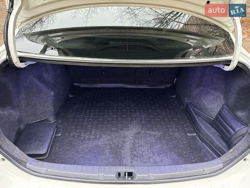 Седан Toyota Corolla 2012 в Києві