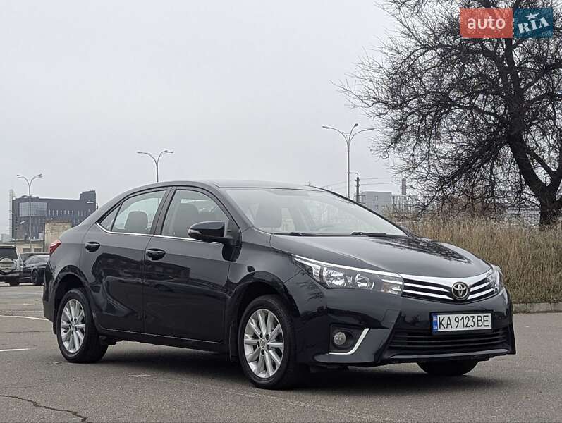 Седан Toyota Corolla 2013 в Києві