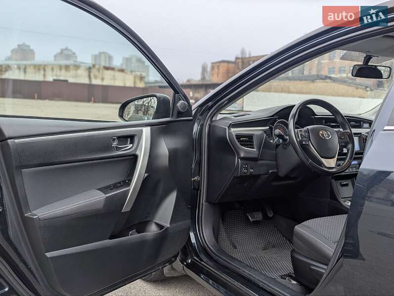 Седан Toyota Corolla 2013 в Києві