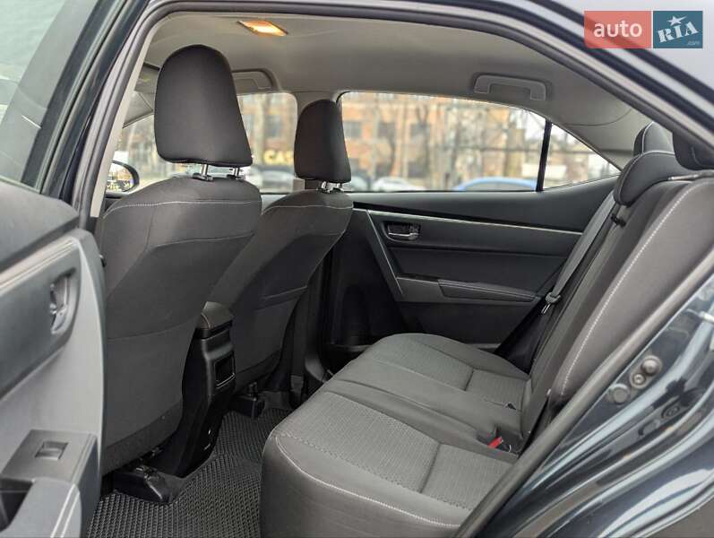 Седан Toyota Corolla 2013 в Києві
