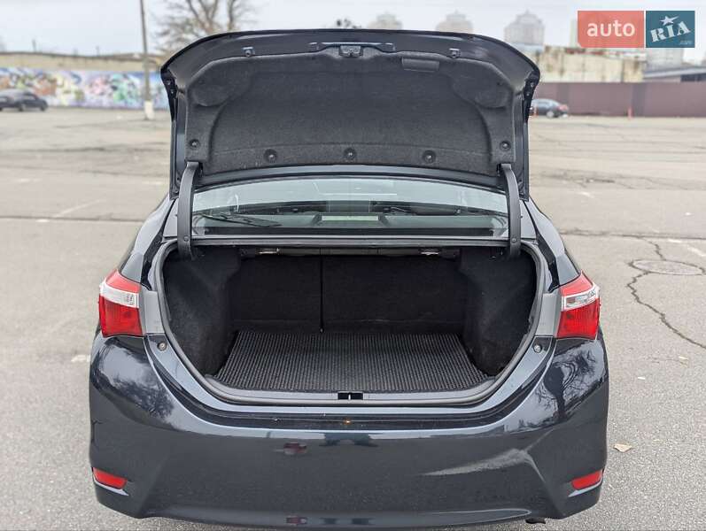 Седан Toyota Corolla 2013 в Києві