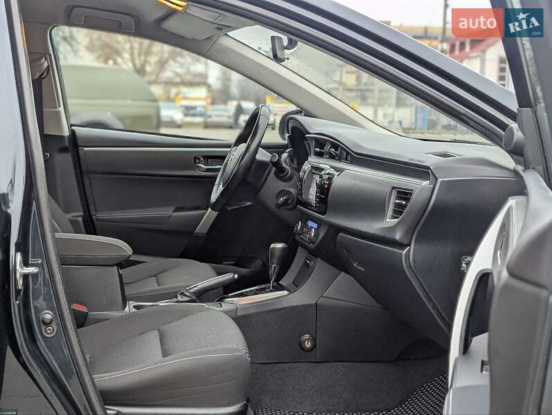 Седан Toyota Corolla 2013 в Києві