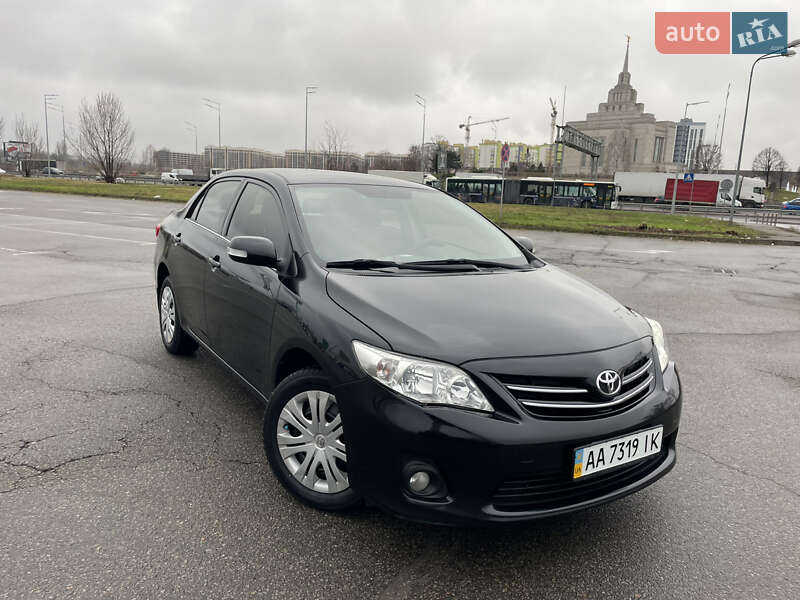 Седан Toyota Corolla 2012 в Киеве