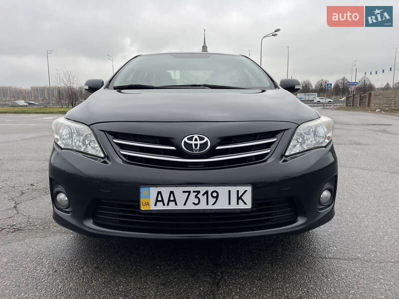 Седан Toyota Corolla 2012 в Киеве
