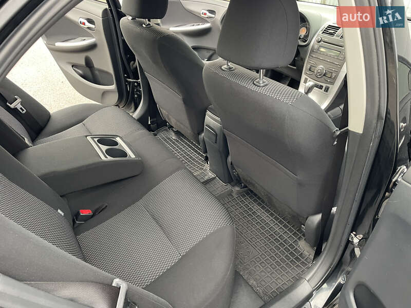 Седан Toyota Corolla 2012 в Киеве