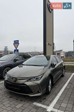 Седан Toyota Corolla 2022 в Львове