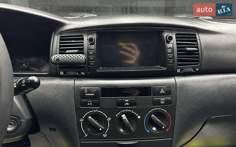 Седан Toyota Corolla 2005 в Черновцах