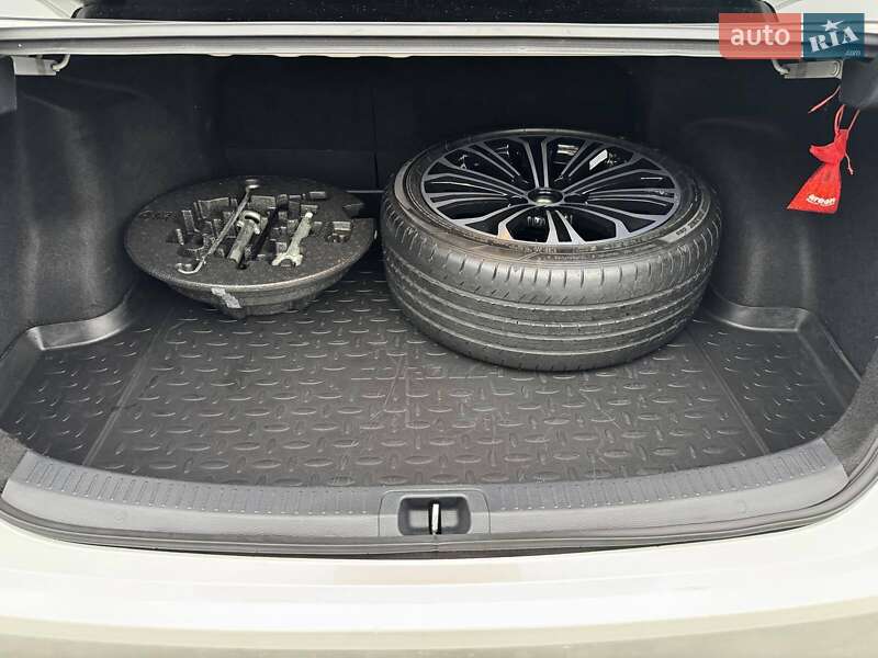 Седан Toyota Corolla 2019 в Києві фото 26 Седан Toyota Corolla 2019 в Києві