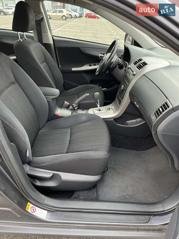 Седан Toyota Corolla 2008 в Киеве