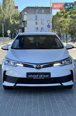Седан Toyota Corolla 2017 в Миколаєві
