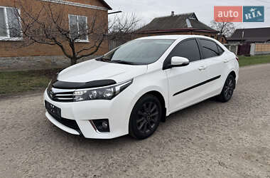 Седан Toyota Corolla 2015 в Краснограді