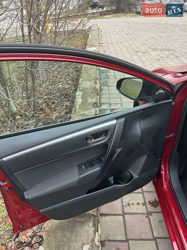 Седан Toyota Corolla 2017 в Тернополе фото 12 Седан Toyota Corolla 2017 в Тернополе