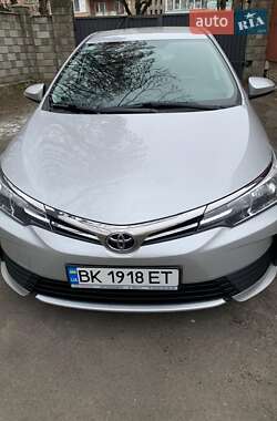 Седан Toyota Corolla 2017 в Дубно