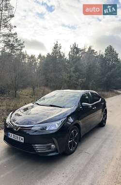 Седан Toyota Corolla 2018 в Киеве
