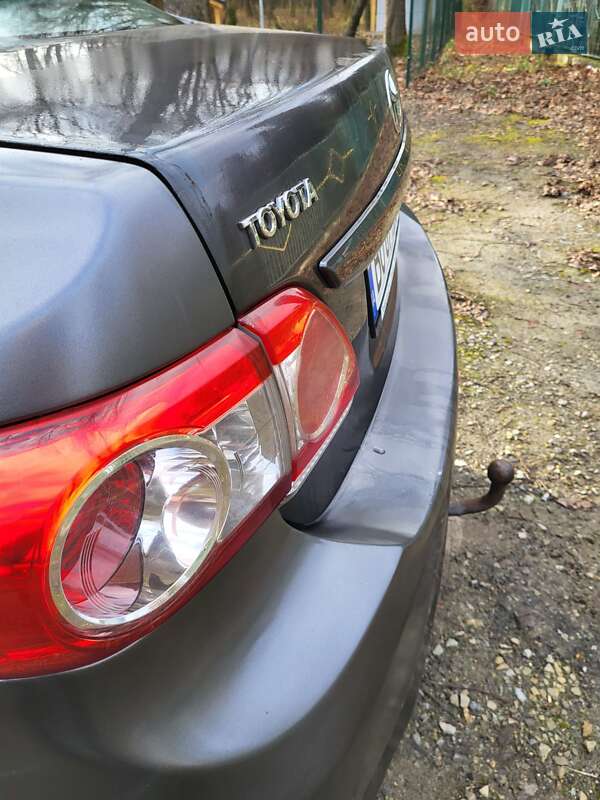 Седан Toyota Corolla 2012 в Борщеві