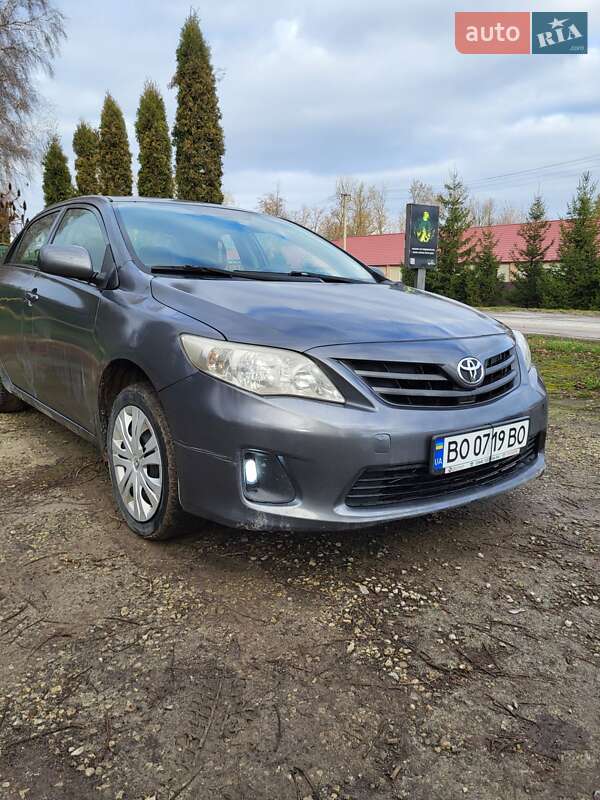 Седан Toyota Corolla 2012 в Борщеві