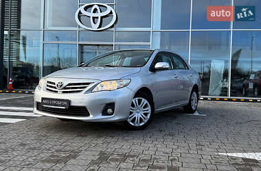 Седан Toyota Corolla 2011 в Ровно