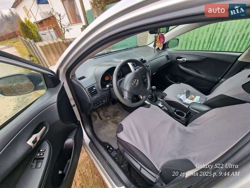 Седан Toyota Corolla 2007 в Іршаві