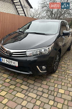 Седан Toyota Corolla 2015 в Киеве