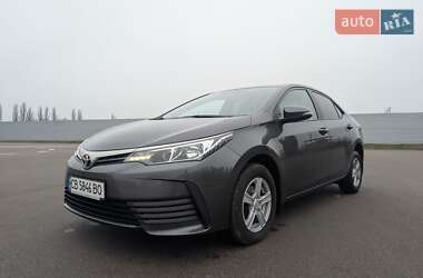 Седан Toyota Corolla 2017 в Киеве