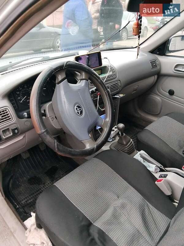 Седан Toyota Corolla 2001 в Одесі