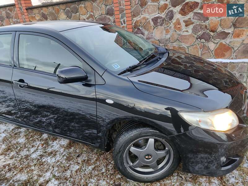 Седан Toyota Corolla 2008 в Сарнах