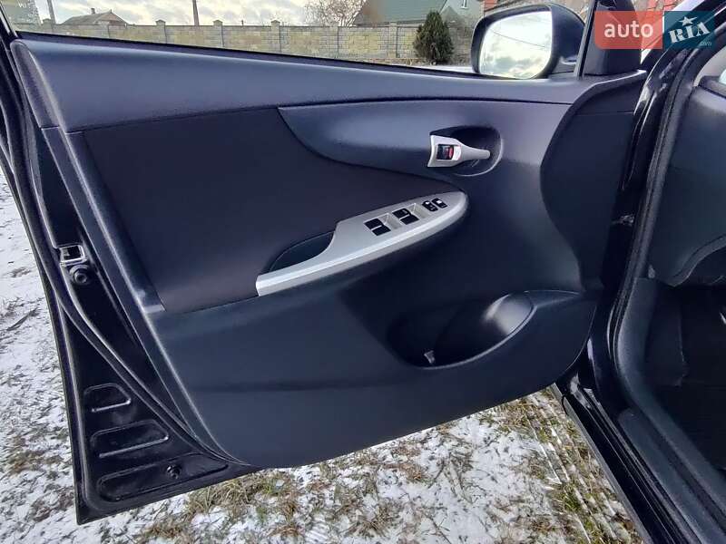 Седан Toyota Corolla 2008 в Сарнах