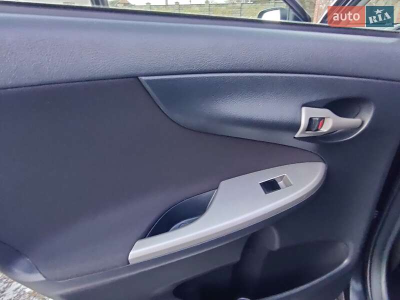 Седан Toyota Corolla 2008 в Сарнах