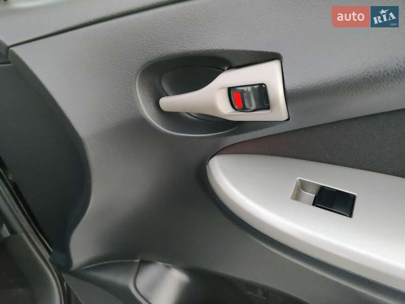 Седан Toyota Corolla 2008 в Сарнах