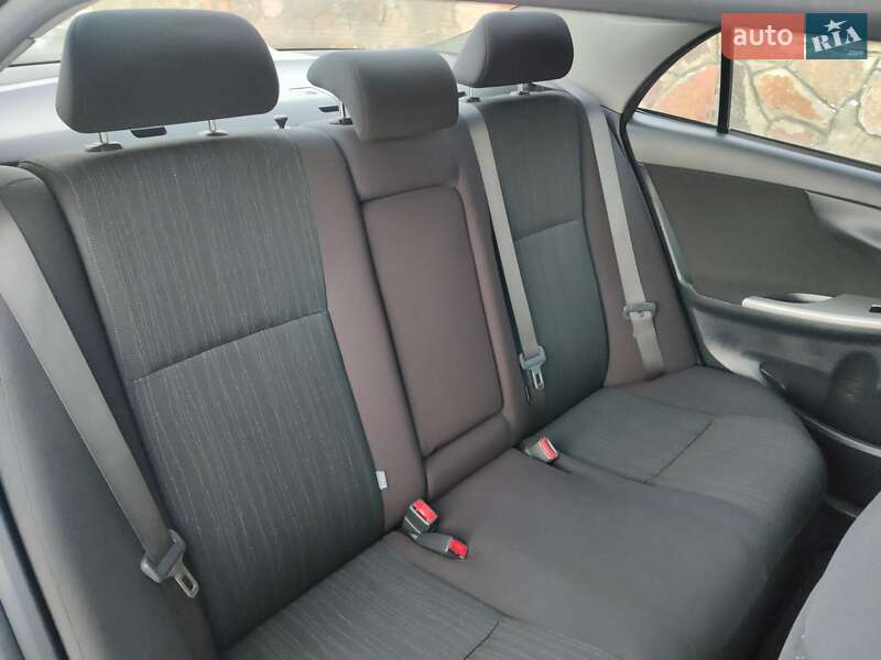 Седан Toyota Corolla 2008 в Сарнах