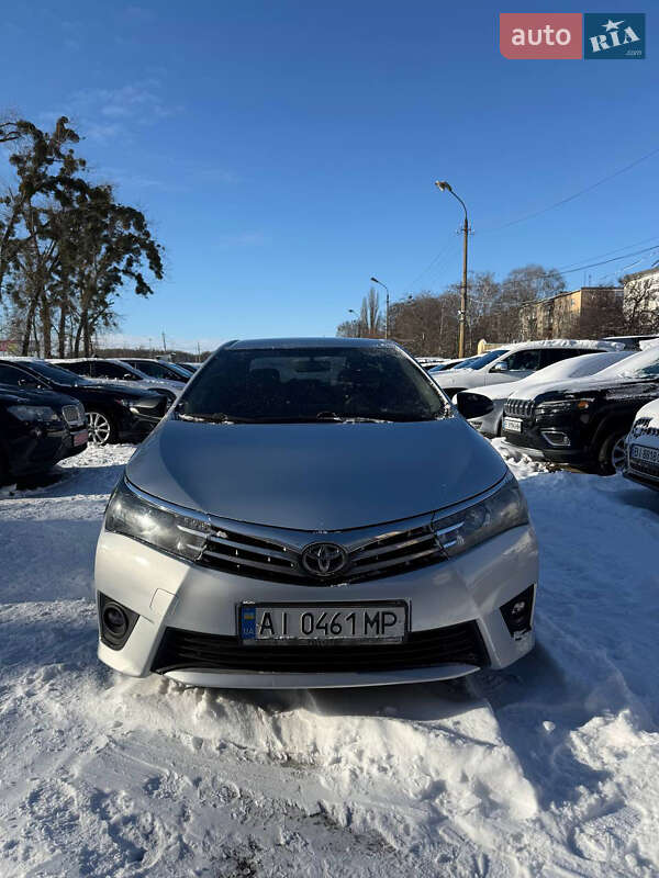 Седан Toyota Corolla 2015 в Полтаве