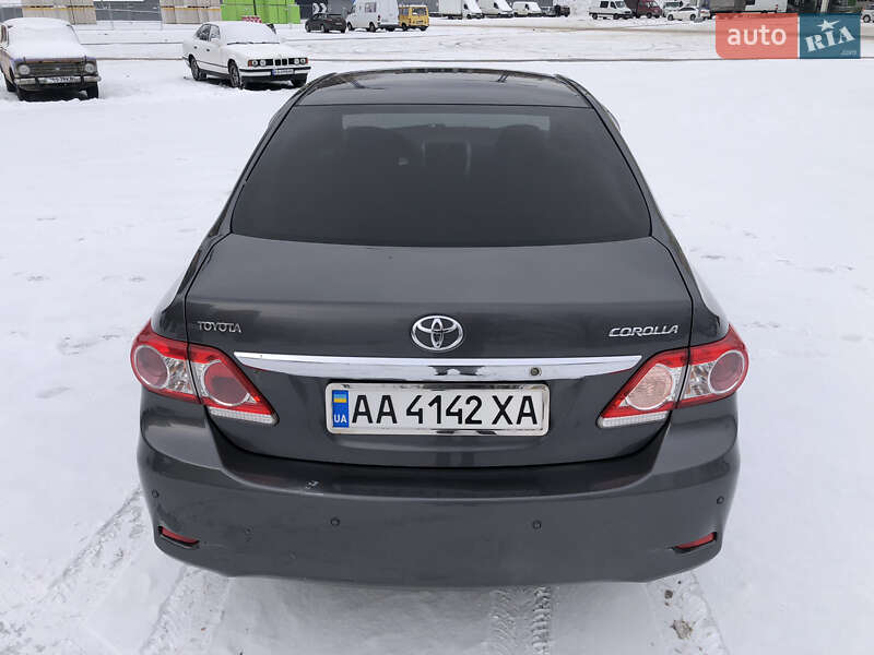 Седан Toyota Corolla 2011 в Києві