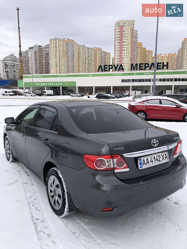 Седан Toyota Corolla 2011 в Києві