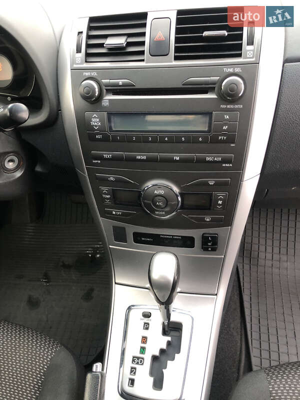 Седан Toyota Corolla 2011 в Києві