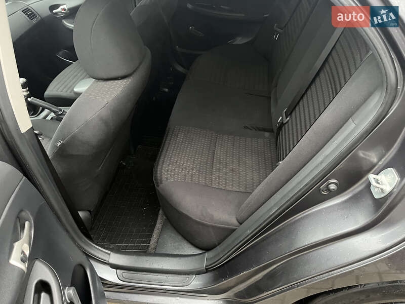 Седан Toyota Corolla 2011 в Прилуках