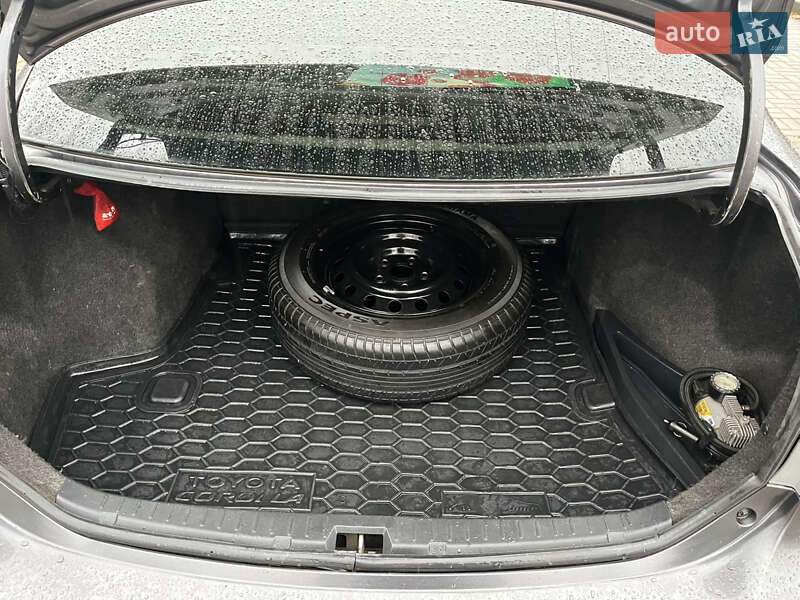 Седан Toyota Corolla 2011 в Прилуках