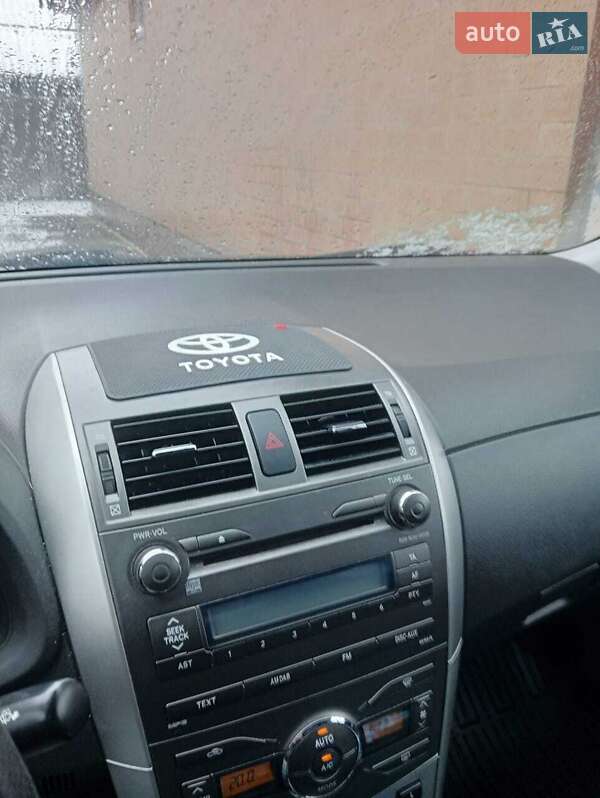 Седан Toyota Corolla 2012 в Кам'янці