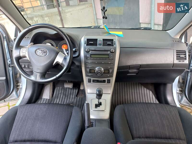 Седан Toyota Corolla 2007 в Золочеве