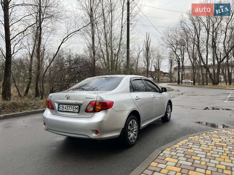 Седан Toyota Corolla 2008 в Чернигове