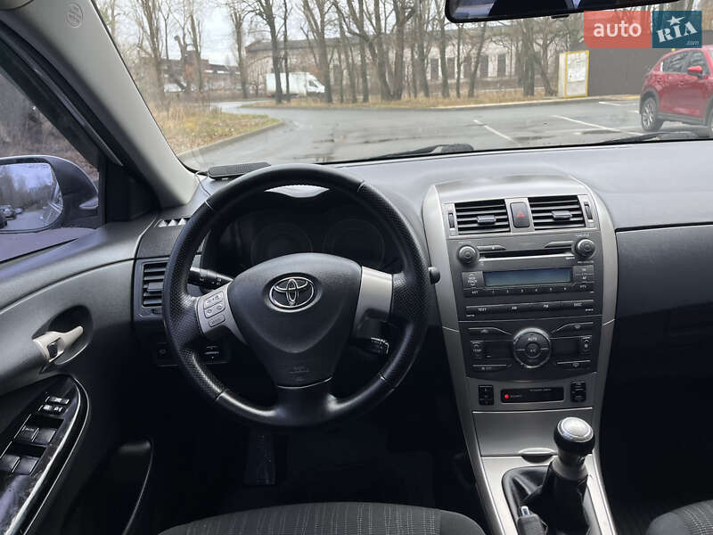 Седан Toyota Corolla 2008 в Чернигове