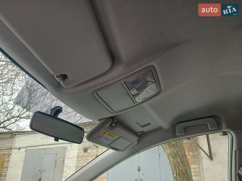 Седан Toyota Corolla 2017 в Кропивницькому